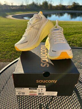 Saucony Kinvara 16 Black White Women's - Size 8 - Brand NEW